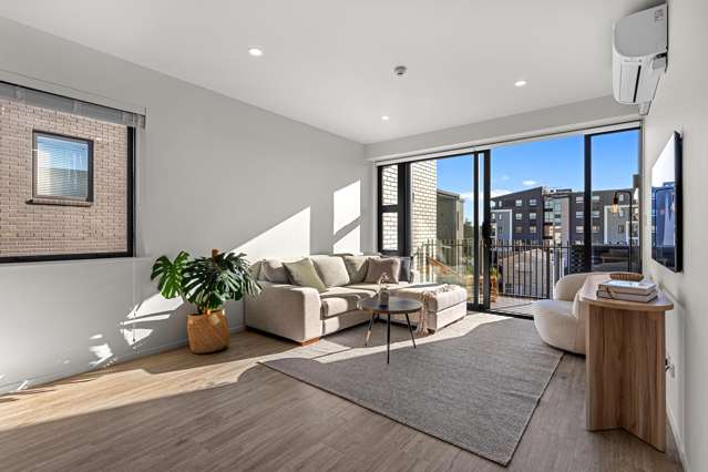 Lifestyle. Sun. Space. City Close.