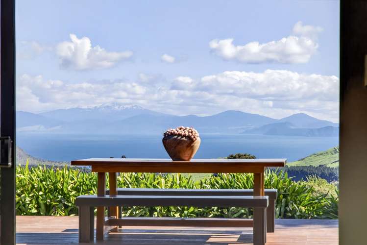 1080 Mapara Road Whakaipo Bay_11