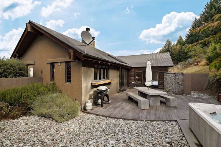 1 Goldleaf Hill Queenstown_10