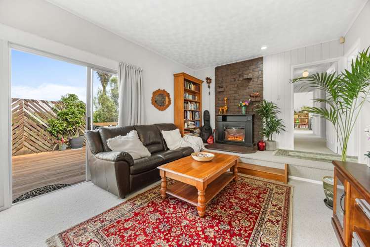 15 Helleur Road Massey_4