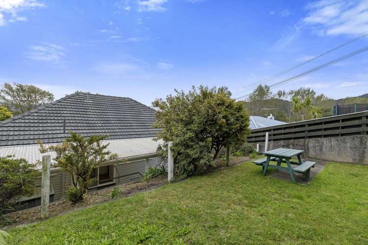214 Waddington Drive Naenae_18