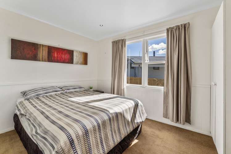 10 Robert Mckeen Street Otaki Beach_9