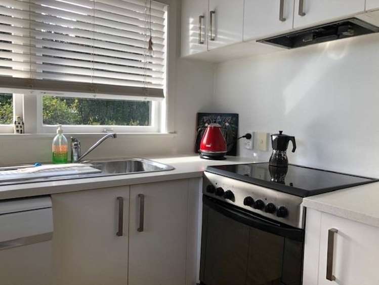 8 Vandeleur Avenue Birkdale_5