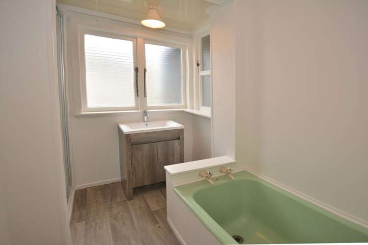 10 Alverstoke Road Parkvale_15