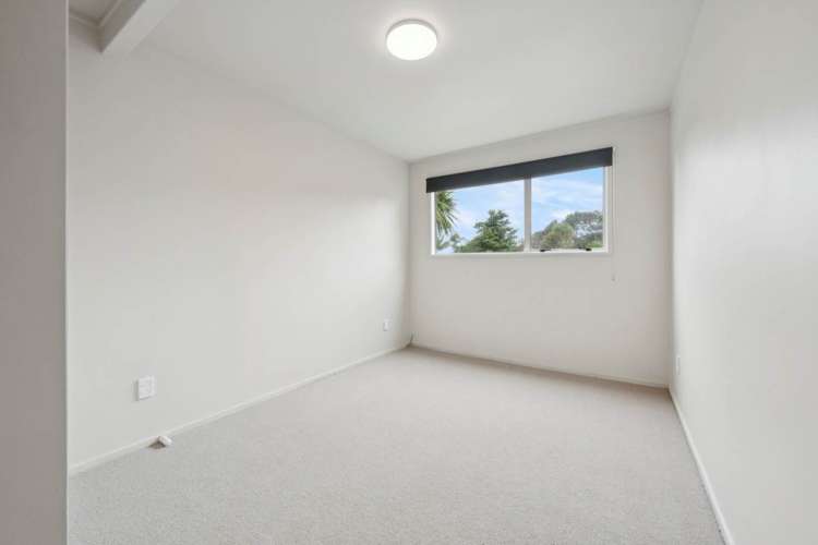 1/2 Karapiti Place Glen Eden_18