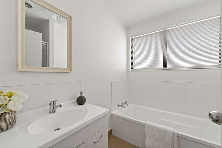 1/7 Haumia Way Otara_13