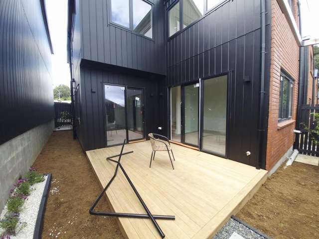 2/13 Torino Street Point England_4