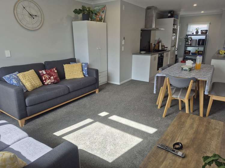 8 Ronalds Way Taita_4