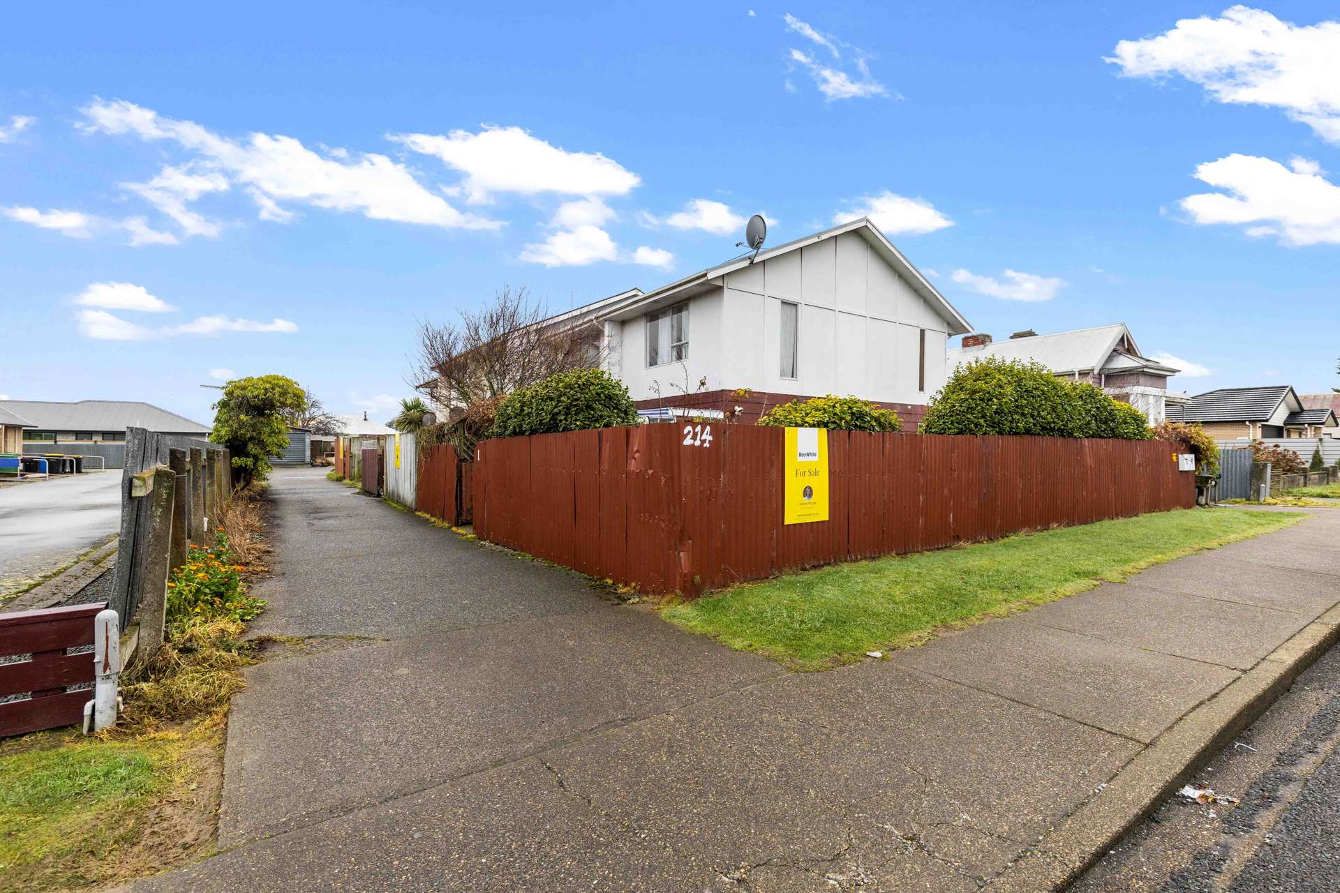 2/214 Crinan Street Appleby_0