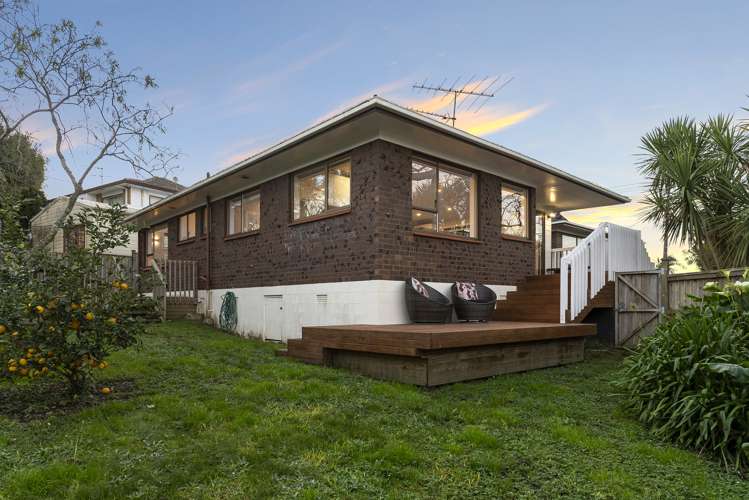 2/42 Raleigh Road Northcote_16