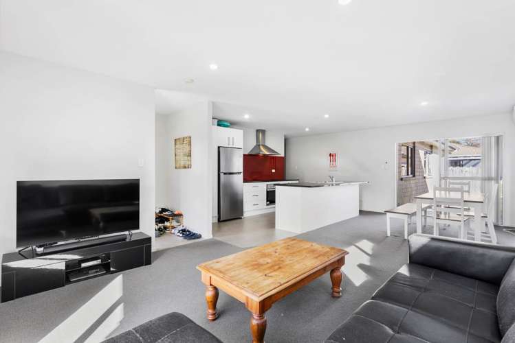 8 Popokatea Drive Takanini_12