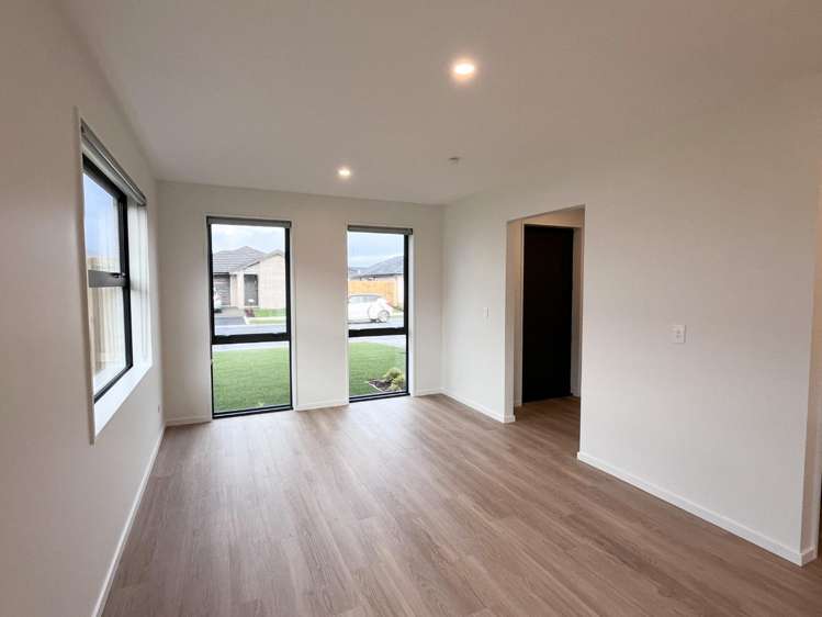 4 Accadia Drive 11103_1