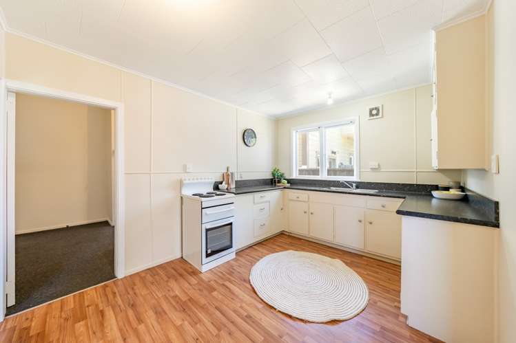 37 Plunket Ave_5