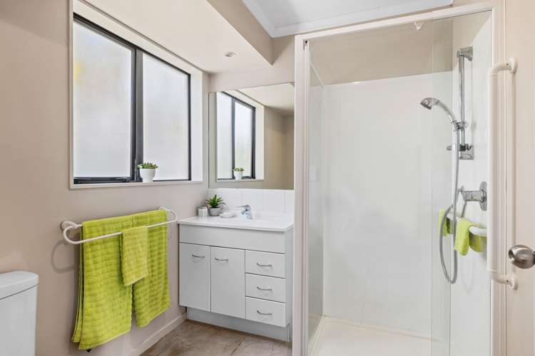 40 Rivervale Grove Stanmore Bay_13
