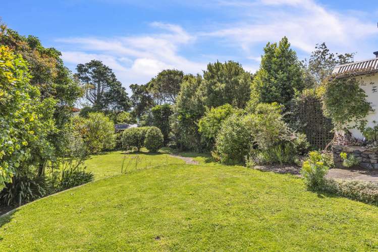 127 Renown Road Raumati South_18