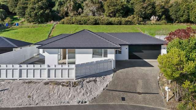 Stylish & Serene Living in Prime Atawhai