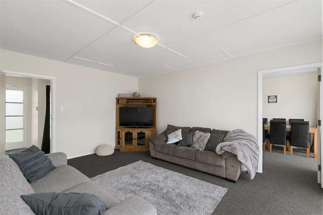 17 Hewer Crescent Naenae_1