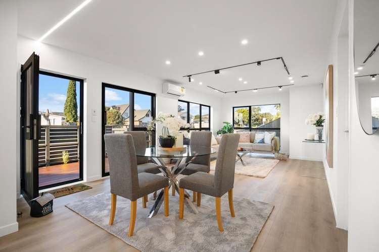2/31 Akoranga Drive_2