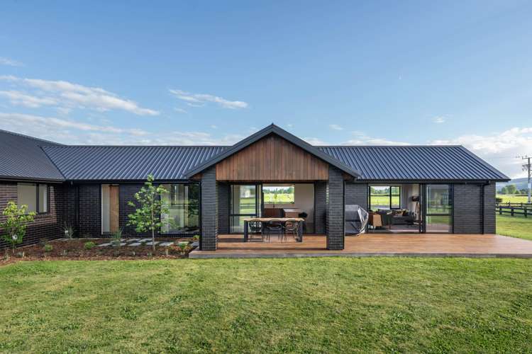 52 Reid Road Ngahinapouri_11