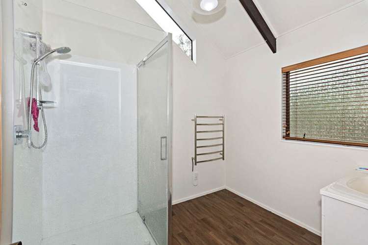 7 Longfellow Parade Glen Eden_11