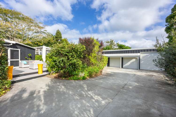 11 Piccadilly Circus Snells Beach_8