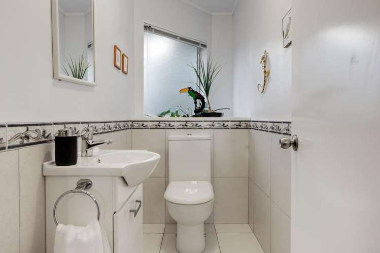 23 Pinewood Grove Botany Downs_14