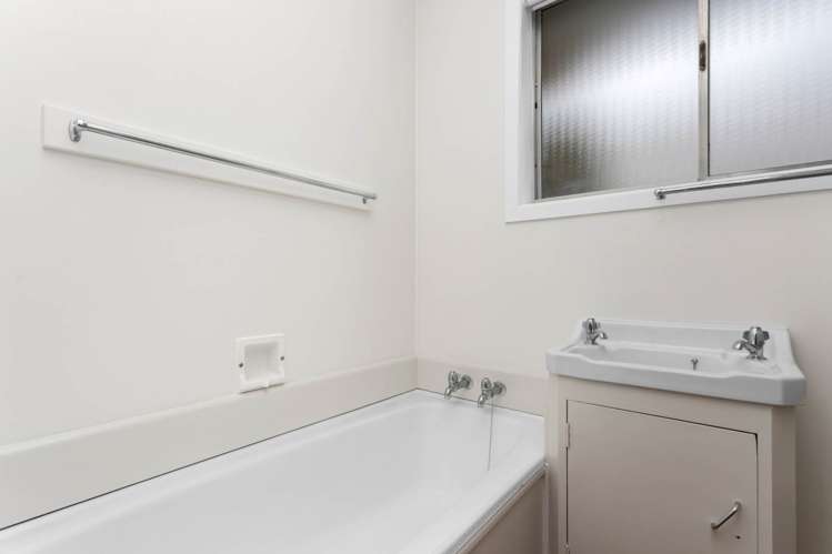 2/73 Vodanovich Road Te Atatu South_9