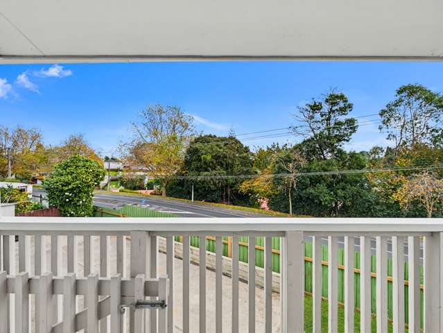 Light-Filled Living on Baycroft Avenue