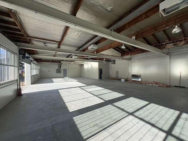 316m&sup2; Mt Roskill Warehouse&nbsp;