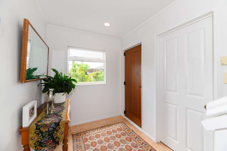 2/87a Kowhai Road Mairangi Bay_16
