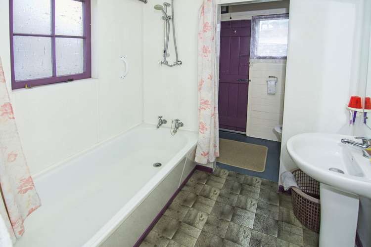 198 High Street South Carterton_10