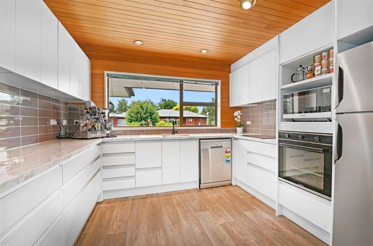 2/1 Thorrington Road Cashmere_4