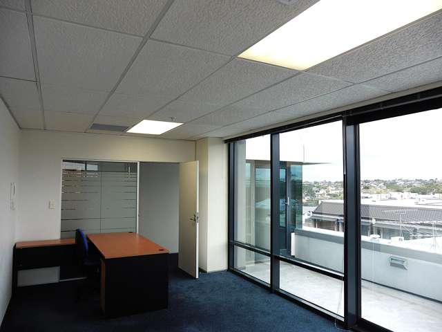 Suite 4/95 Hurstmere Road Takapuna_3