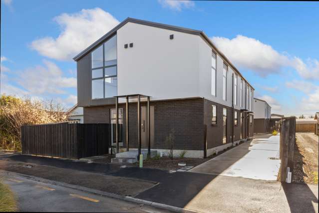 Rear Townhouse with Carpark