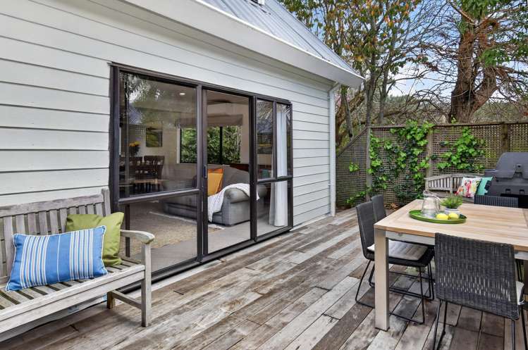 24C Charles Dickens Drive Mellons Bay_8
