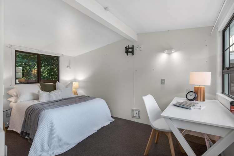 2 Memorial Drive Parahaki_27