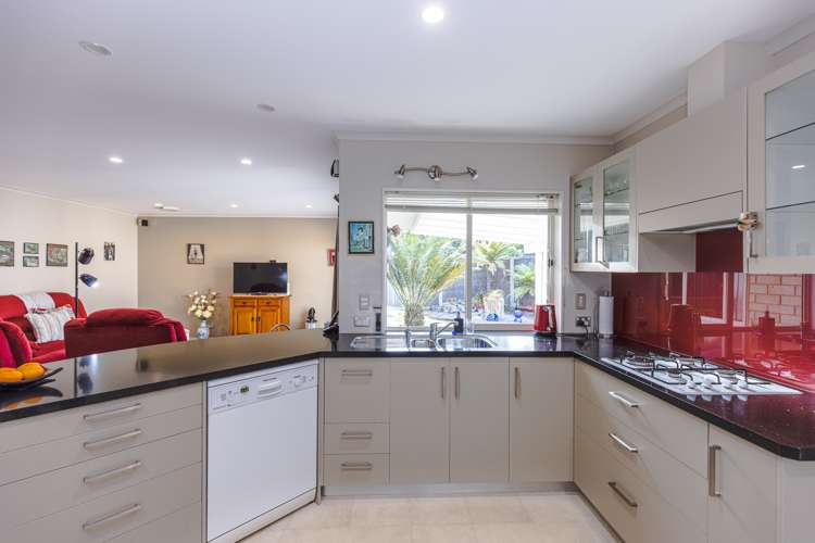 7 Lithgow Drive Otamatea_6