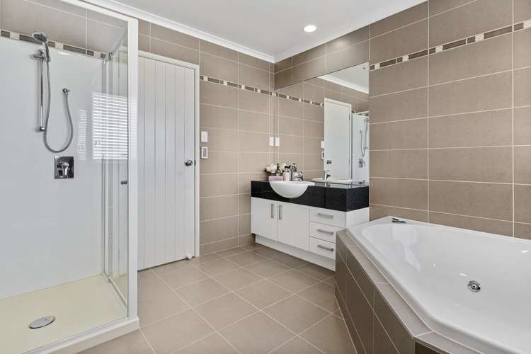 99 Pine Harbour Parade Beachlands_11