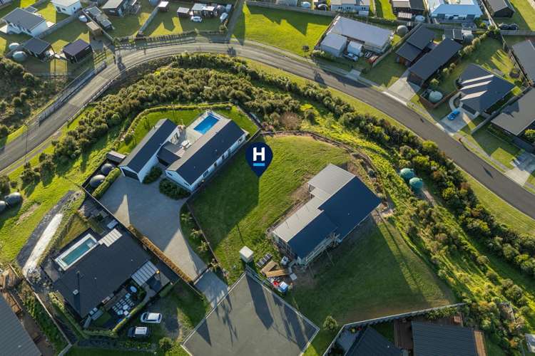 7 Joyce Harsant Place_4