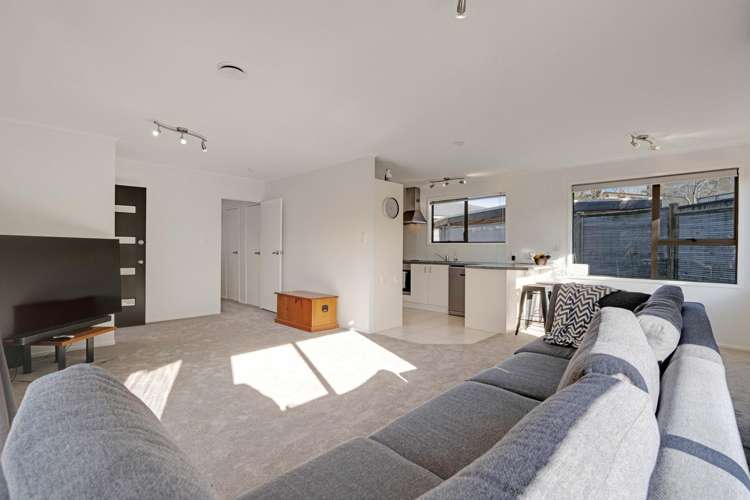 54 Mirrabooka Avenue Botany Downs_9