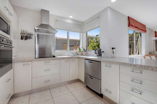 1/169 Centreway Road Orewa_2