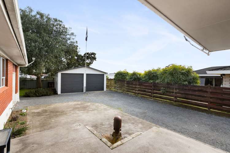 15 Sheridan Crescent Leamington_20