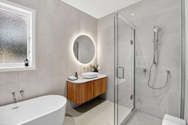 10 Joan Street Point Chevalier_3