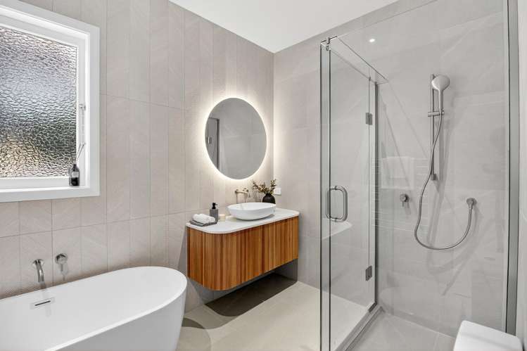 10 Joan Street Point Chevalier_8