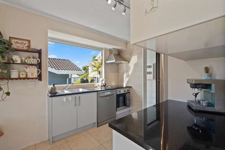 2/2 Yee Place Mount Wellington_9
