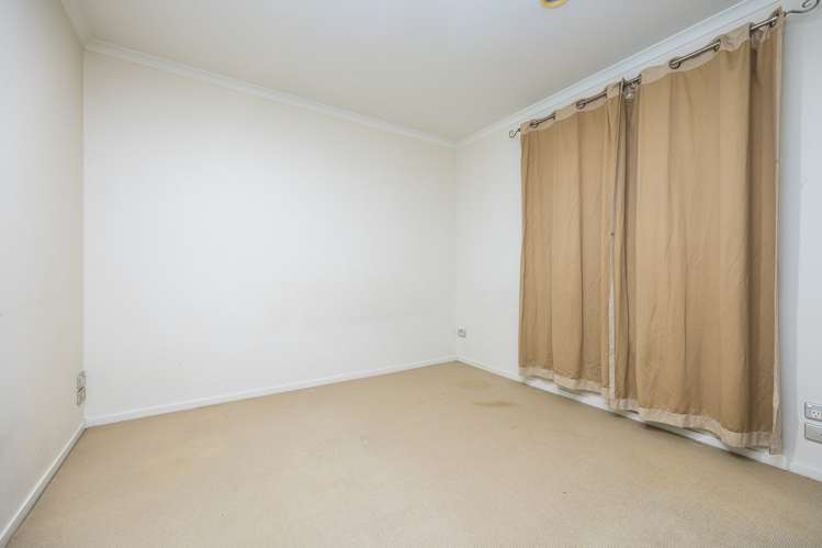 D315/176 Broadway Newmarket_7