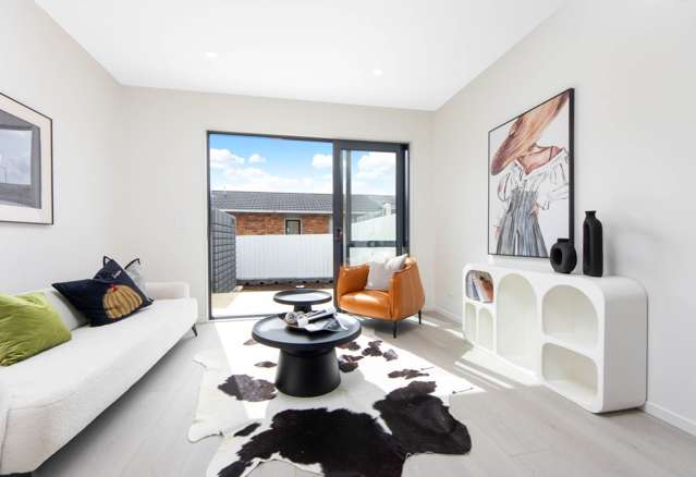 Brand New Luxury with 2 Ensuite Bedrooms & 1x Carpark