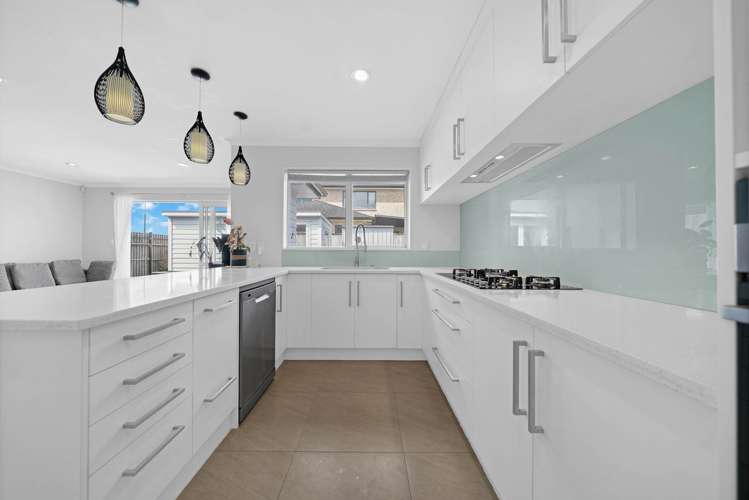 4 Iwinuku Crescent Wattle Downs_2