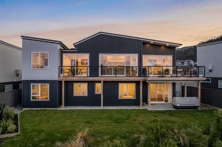 32 Hokioi Drive Kenepuru_1