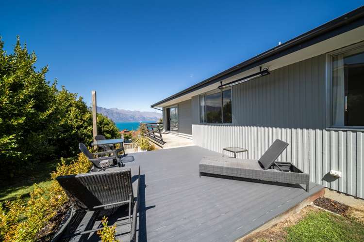 22 Wynyard Crescent Fernhill/Sunshine Bay_21